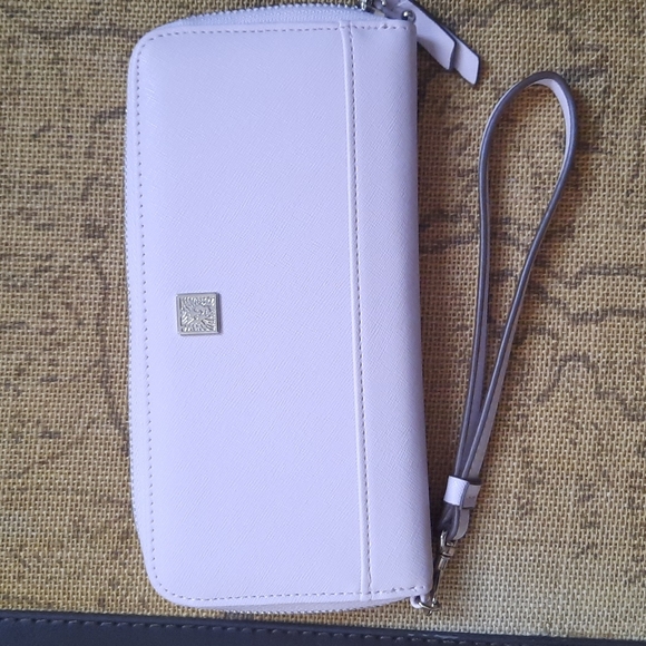 Anne Klein wristlet NWOT - Picture 5 of 5